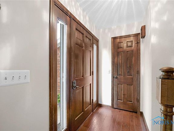 5th image of 830 Ashbury Dr