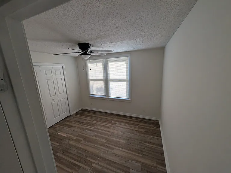 628 N Nicholls St — Photo 8