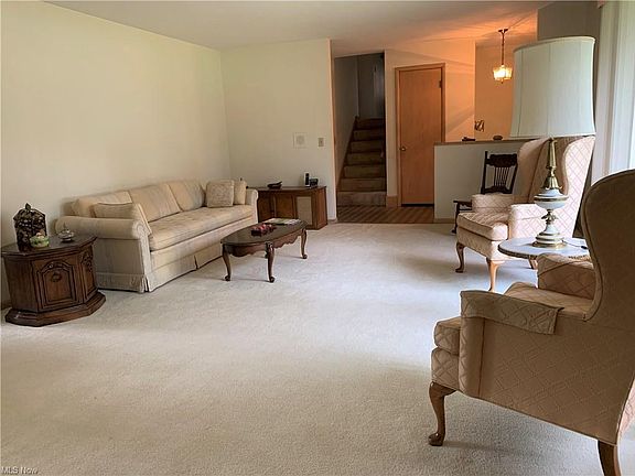 5th image of 1201 Pleasant Valley Dr NE