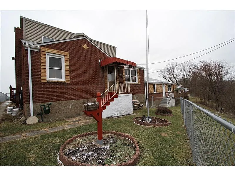 1315 Liberty St photo 1