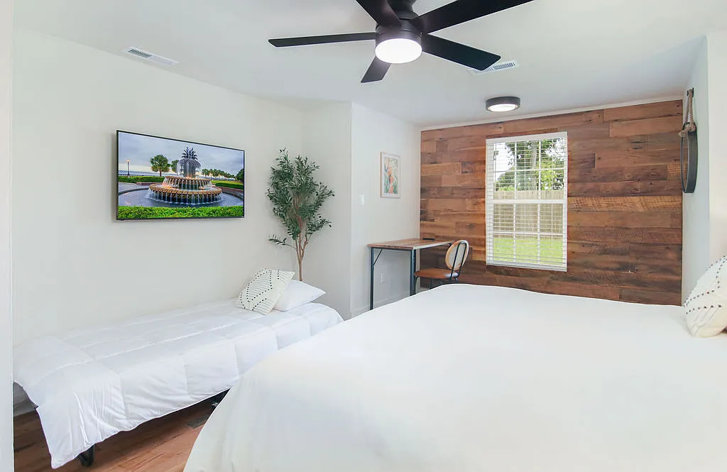 2 bed, 900 sqft, $2,300 — Photo 3