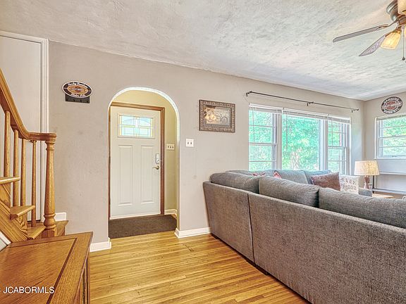 2nd image of 811 Linden Dr