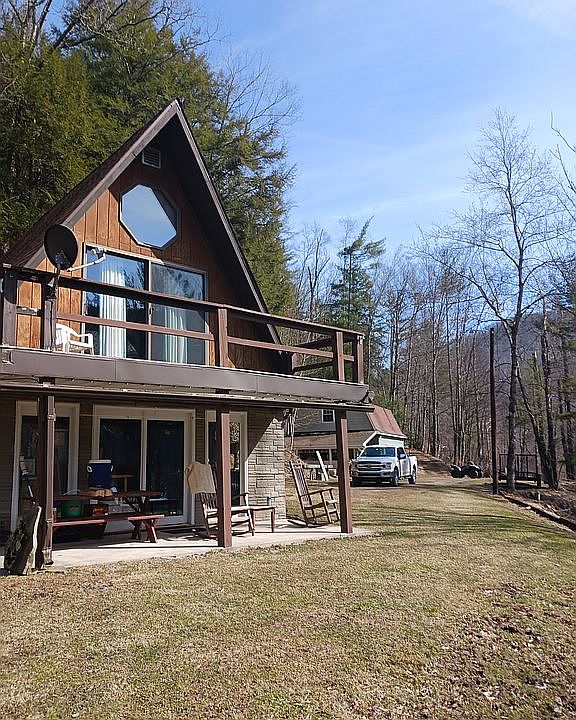 1st image of 296 Hemlock Hill Dr