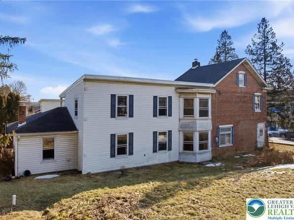 2786 Stadium Dr, Orefield, PA 18069