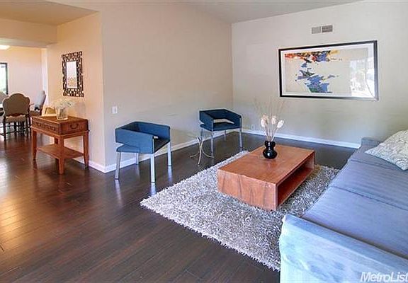 4th image of 6 Blue Heron Ct
