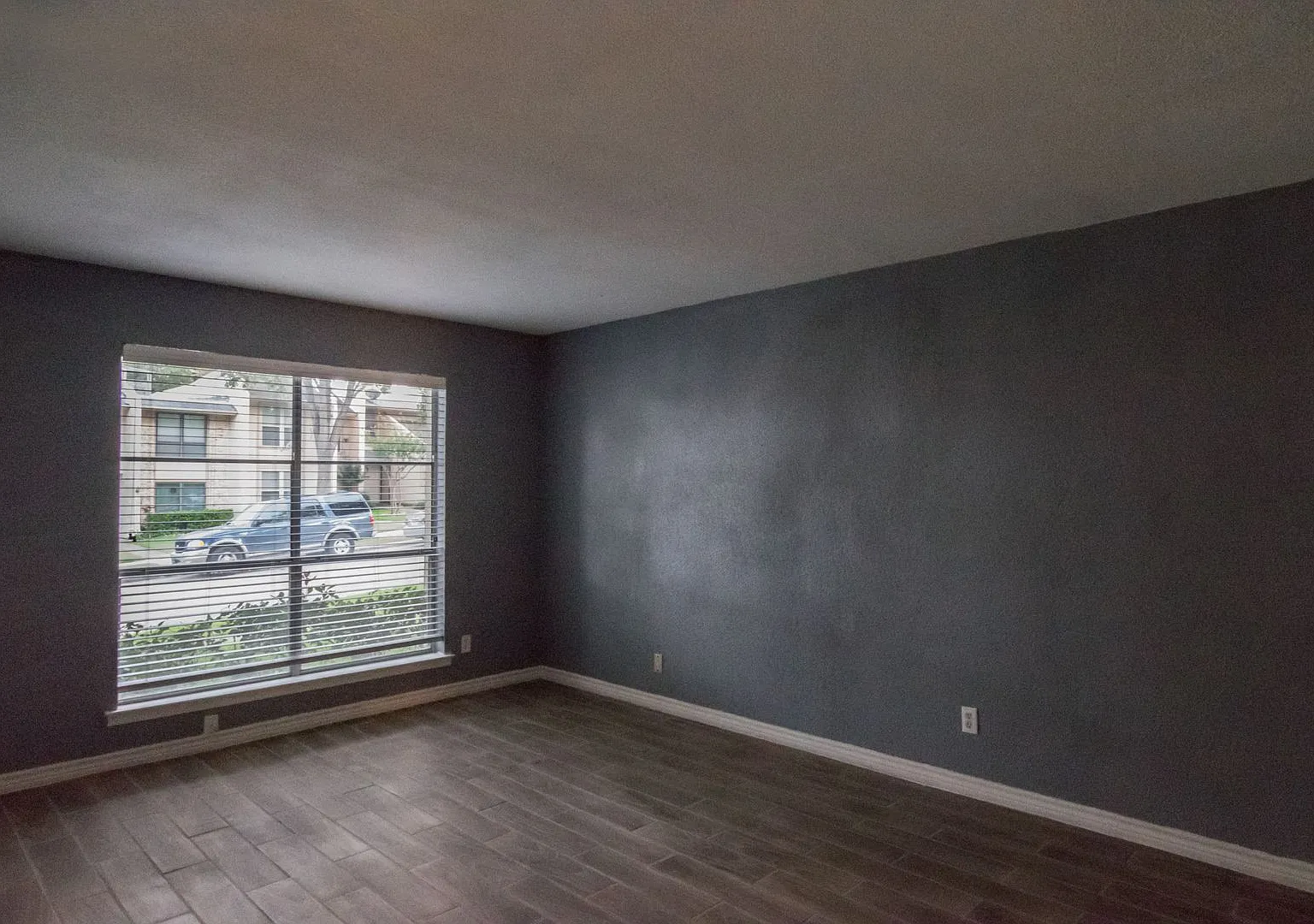 317 Valley Park Dr — Photo 3