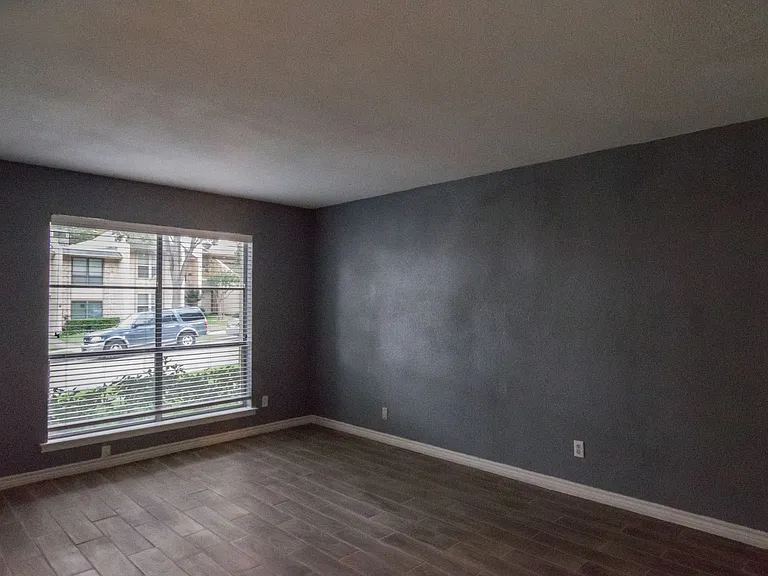 317 Valley Park Dr — Photo 3