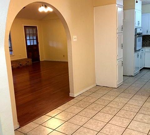 3rd image of 3857 Inglewood Dr