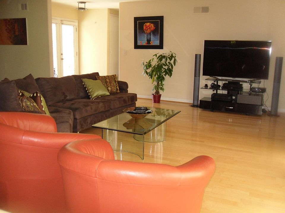 1st image of 320 N San Mateo Ave