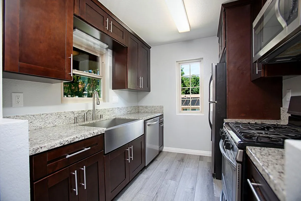 2 bed, 881 sqft, $2,950 — Photo 1