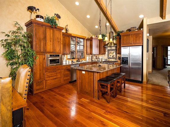 5th image of 1379 Greystone Dr