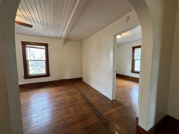2nd image of 915 5th Ave N #2