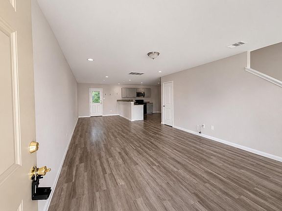 2nd image of 218 19th St