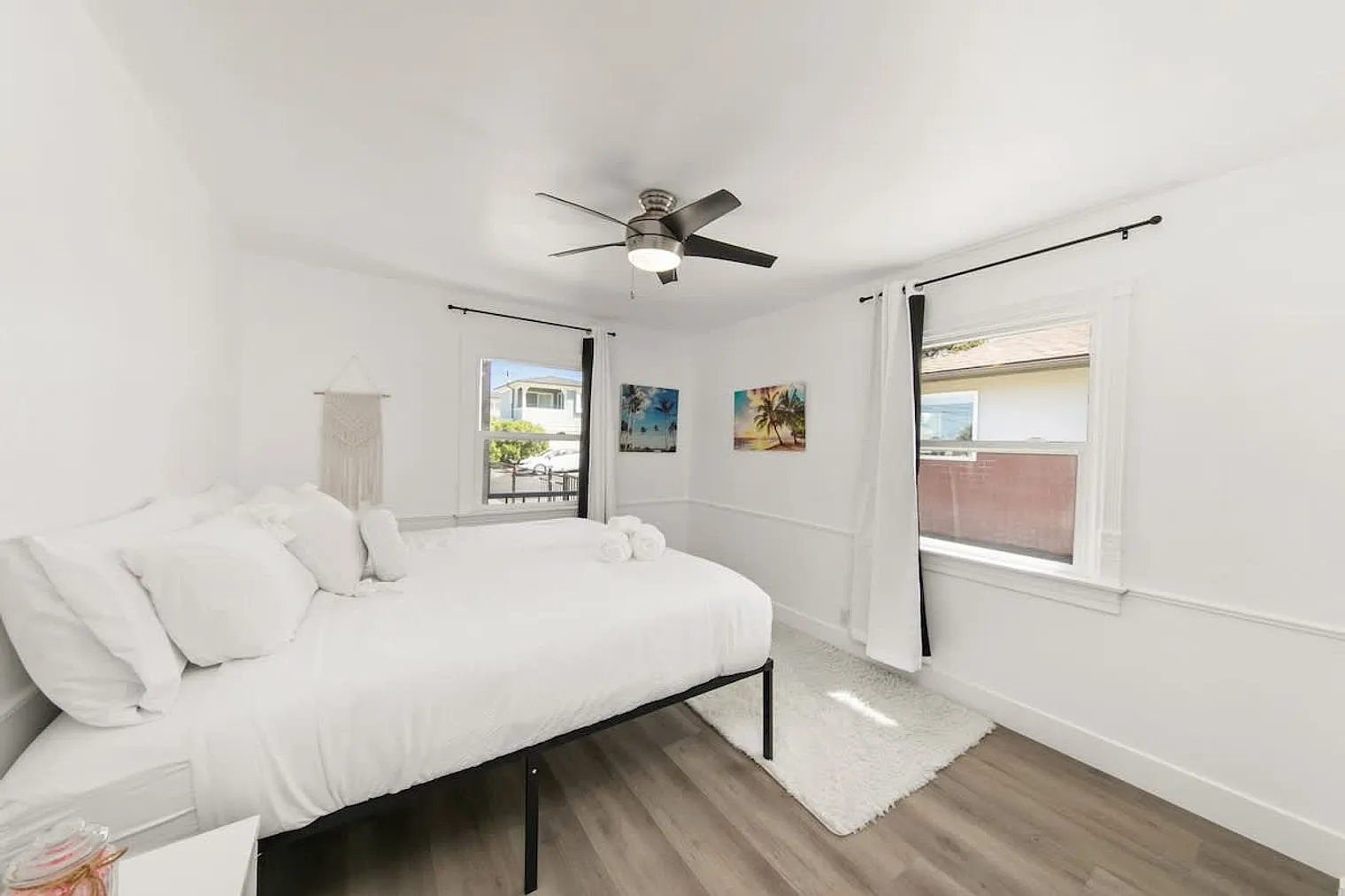 2 bed, 1.0 bath, 947 sqft, $8,356 — Photo 3