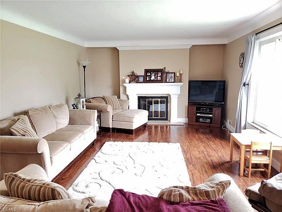 2nd image of 8010 Selwick Dr