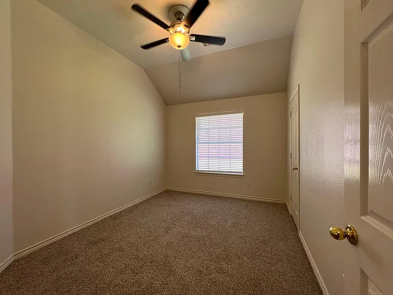 1141 Nickerson Ln — Photo 5