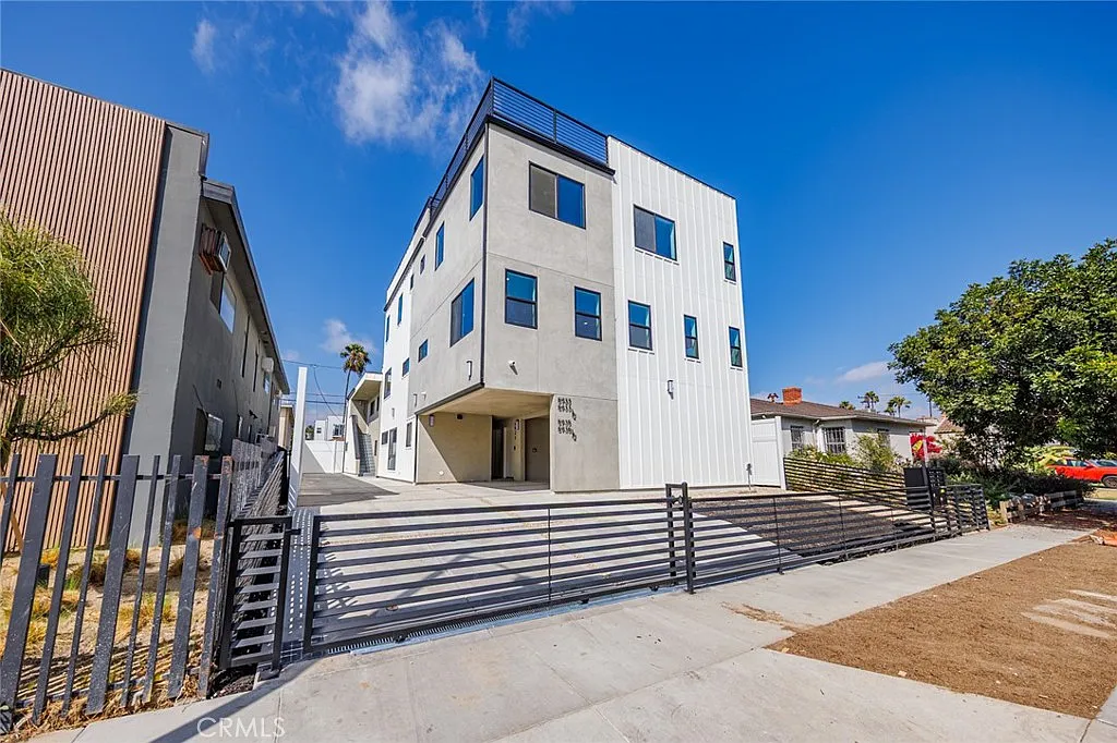 3 bed, 1448 sqft, $4,308 — Photo 1