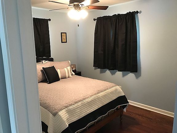 3rd image of 323 Holmes Dr