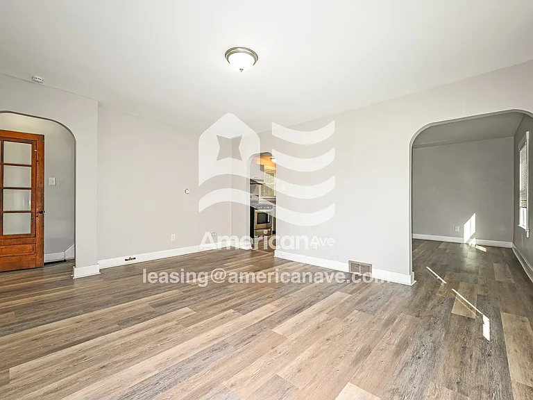 1097736_003_living_room_3.jpg