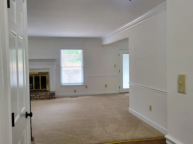 102 Wimbledon Dr — Photo 6