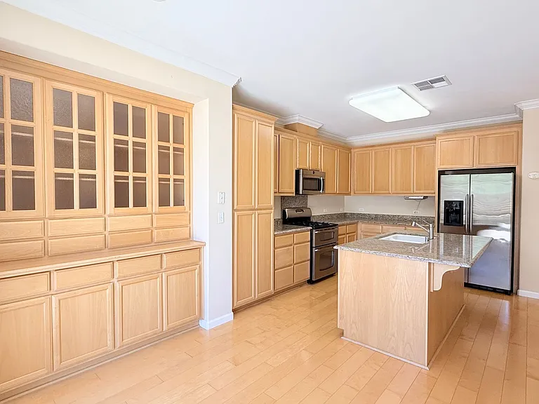 304 Karelian St — Photo 18