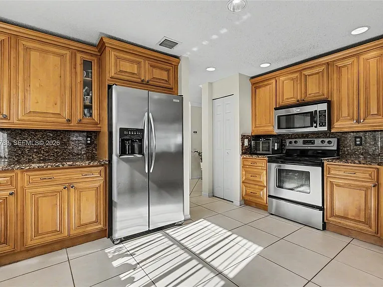 17367 SW 20th Ct #17367 — Photo 9