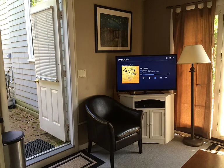 56 Prospect Hill St #B — Photo 8