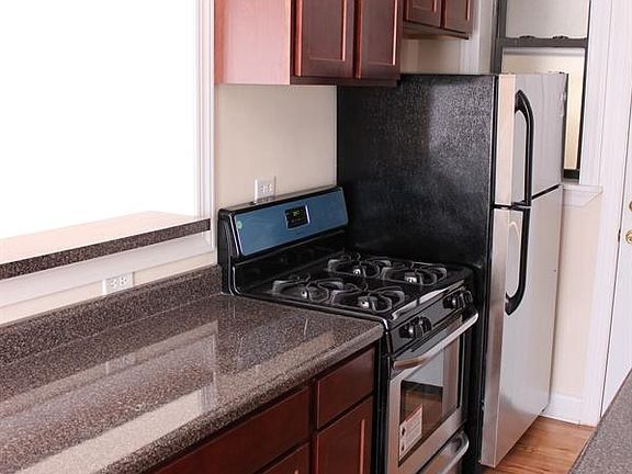 4th image of 3823 N Fremont St APT 3W