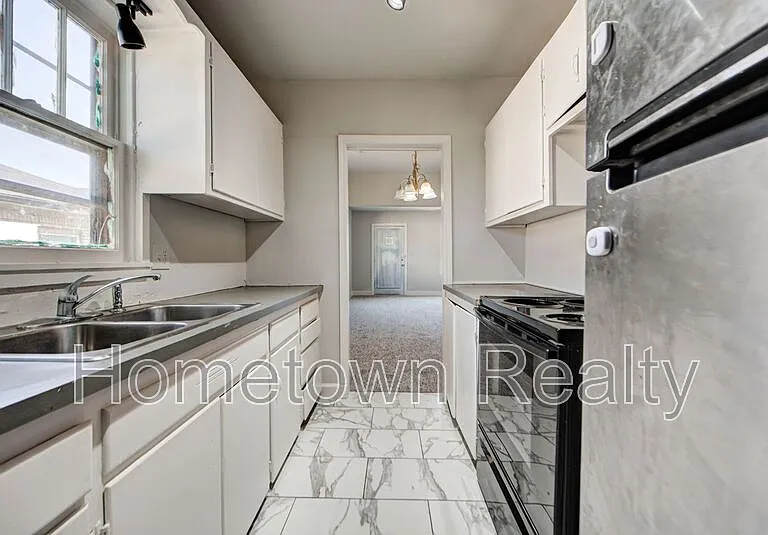 527 W Dill St — Photo 12