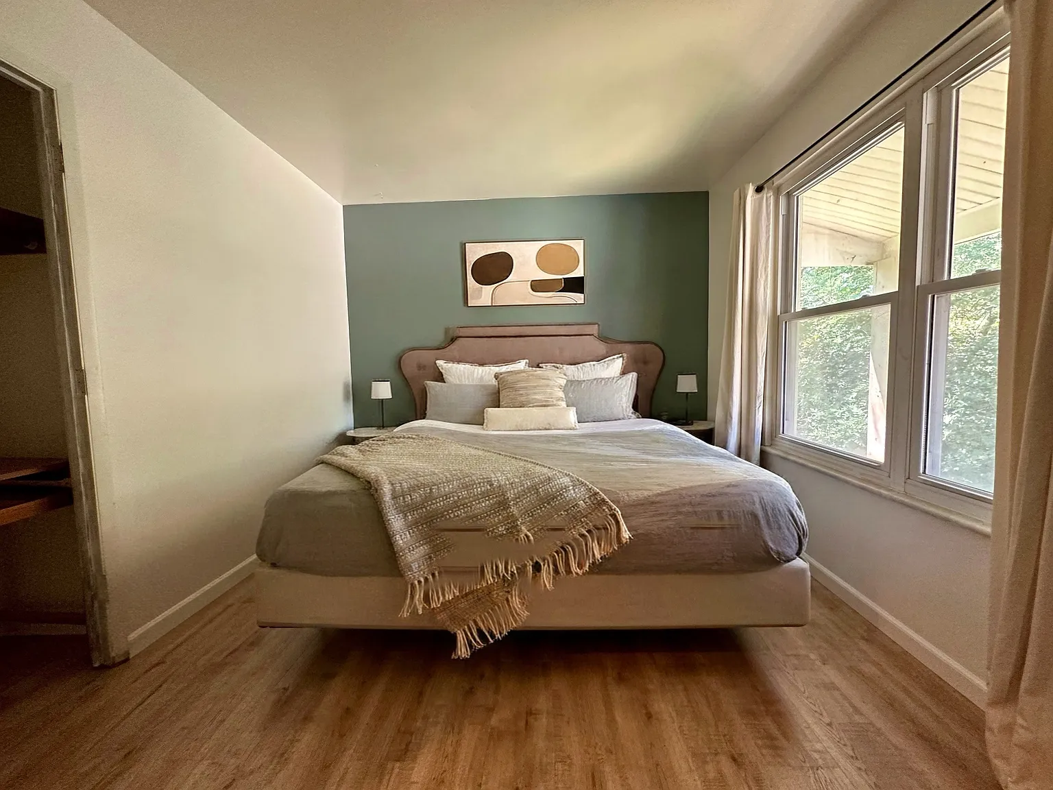 4 bed, 1495 sqft, $5,750 — Photo 2