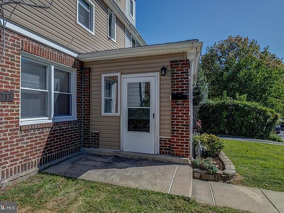 3rd image of 713 Blythe Ave