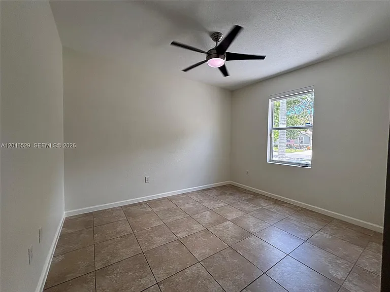 3431 NE 1st St — Photo 5