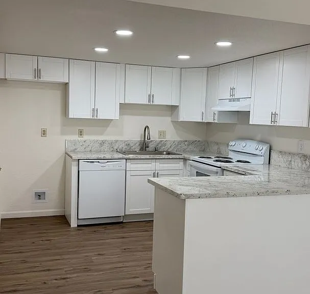 7231-7233 Adobe Casa Court — Photo 5