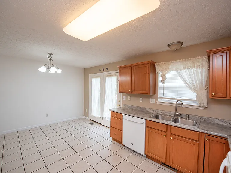1940 Ellison Dr — Photo 11
