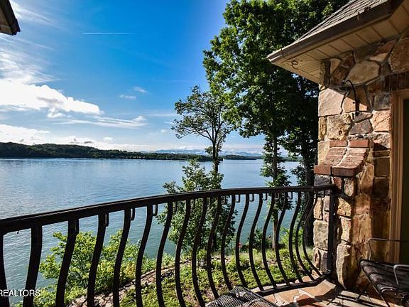 4th image of 275 Rock Point Dr