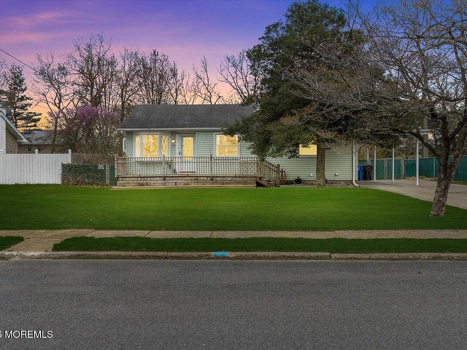 1st image of 17 Chestnut Hill Drive
