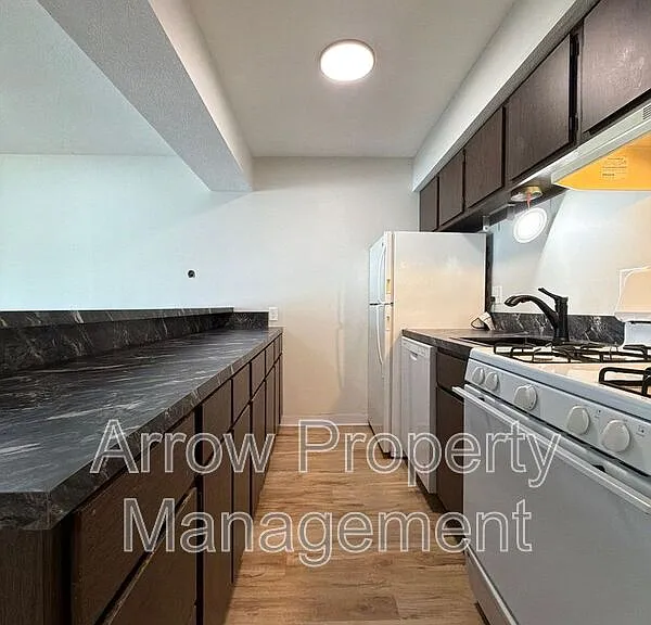 649 S 18th St #34 — Photo 1