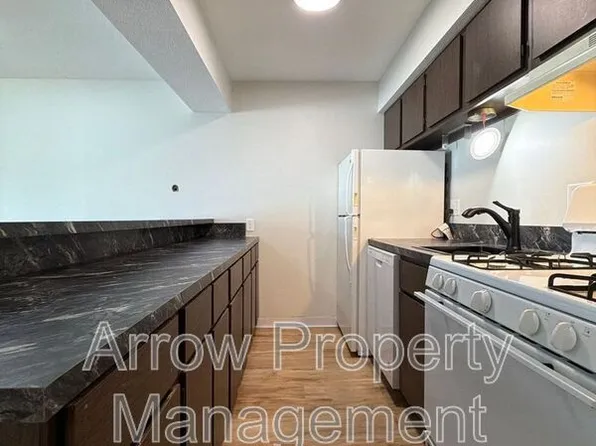 649 S 18th St #34, Lincoln, NE 68508