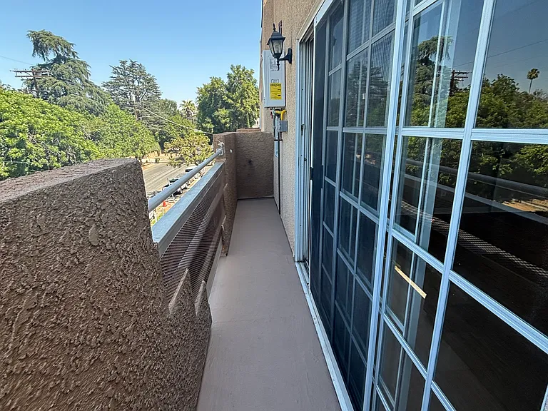 6924 Vesper Ave — Photo 9