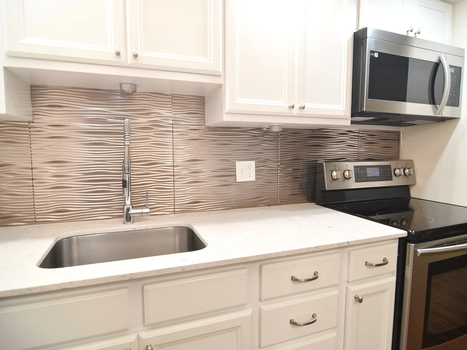 2 bed, 1105 sqft, $2,100 — Photo 4
