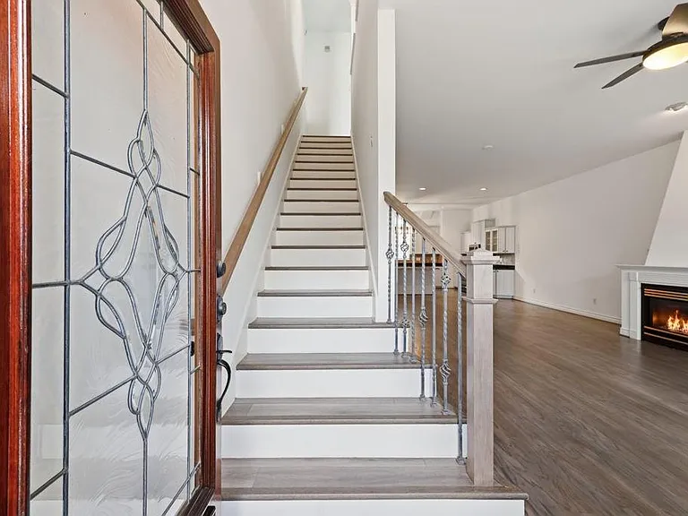 110 E Detering St — Photo 3