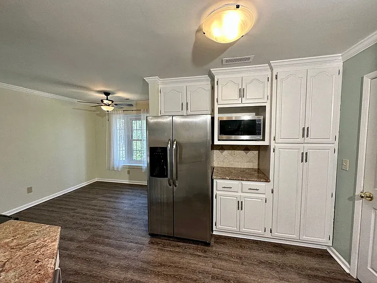 141 Victoria Dr — Photo 9