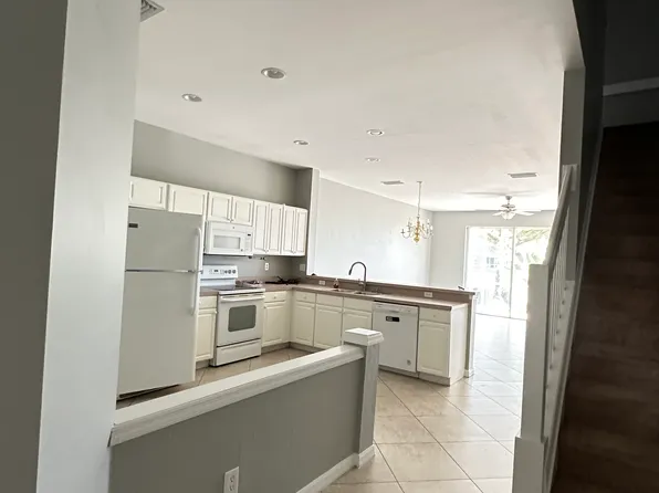 8281 Village Edge Cir, Fort Myers, FL 33919