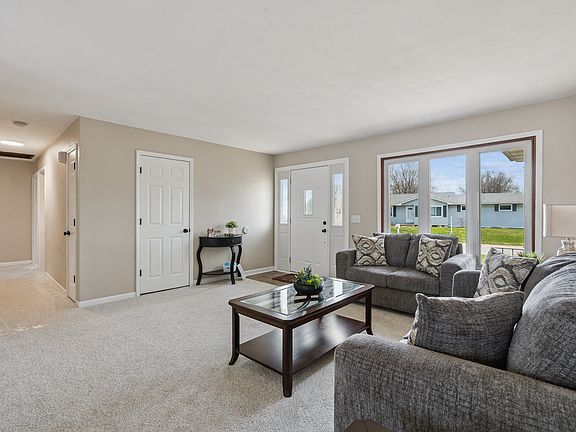 5th image of 205 Park Lane Cir