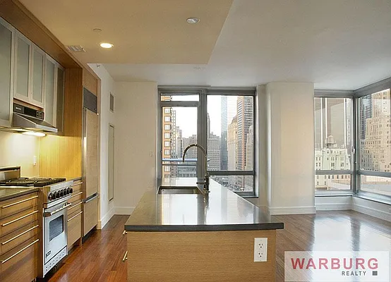 Sold by Warburg | media 18