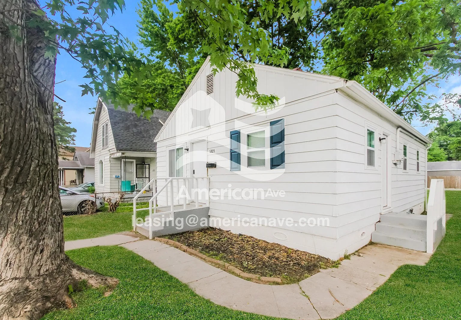 3 bed, 1.0 bath, 825 sqft, $1,047 — Photo 2