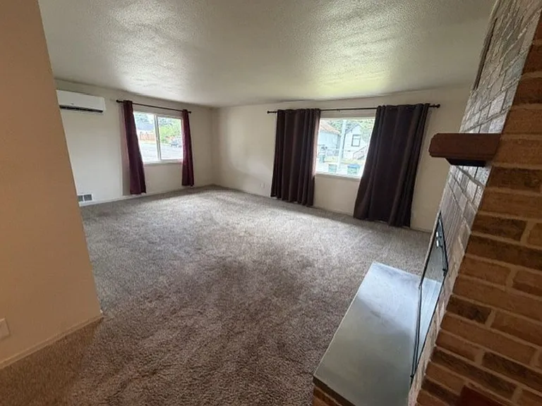 512 S Yew St — Photo 14