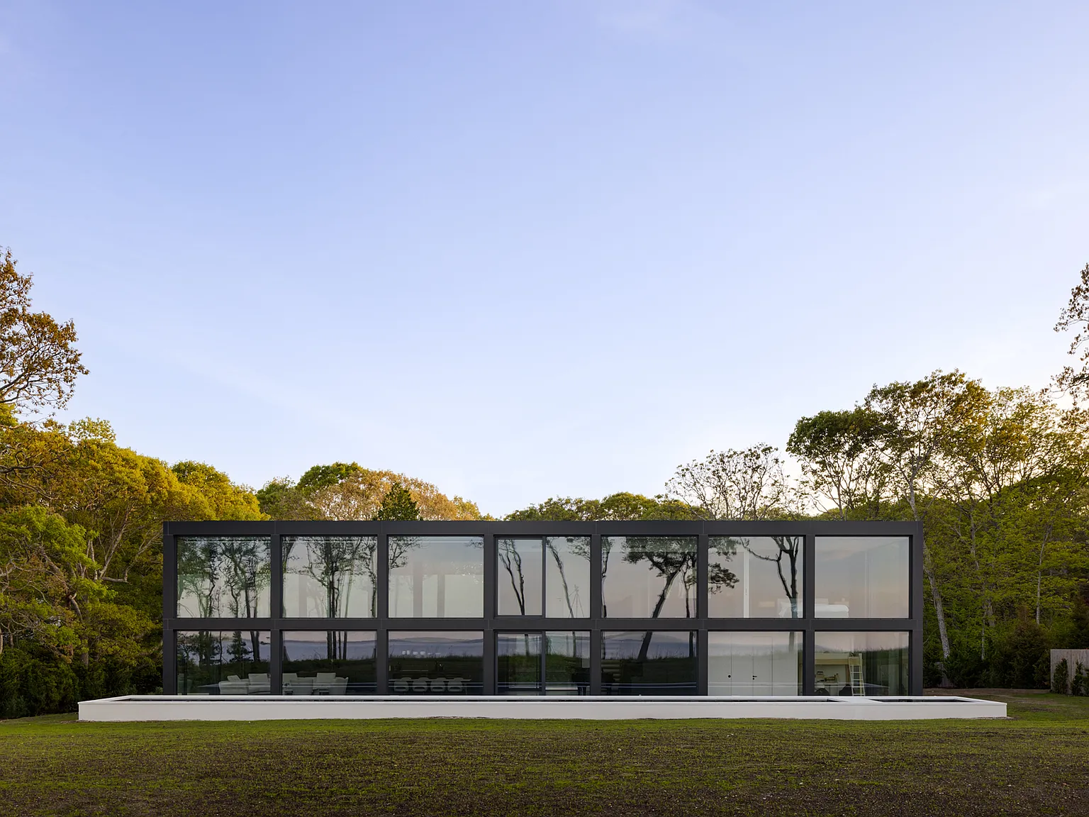 Architectural Bayfront Masterpiece — Photo 1