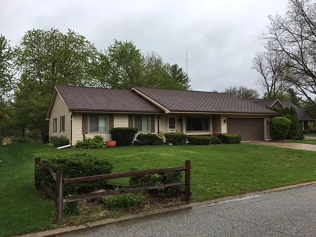 1623 Ladbrooke Ln photo 1