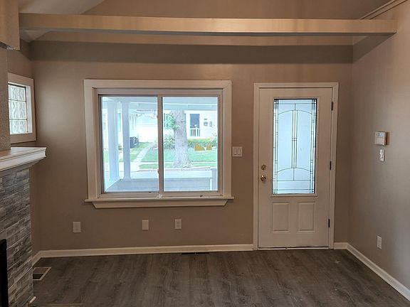 3rd image of 820 Hawthorn Ave